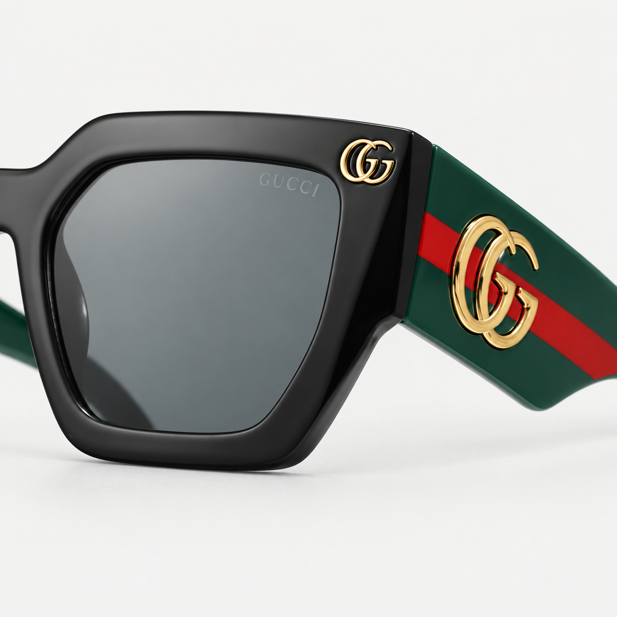 Gucci 4016 Sunglasses — studio view 8